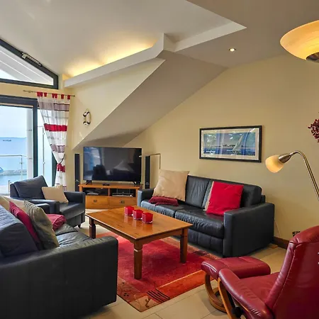 Friede-marie, Penthouse Lenea Apartment
