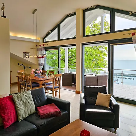 Friede-marie, Penthouse Lenea